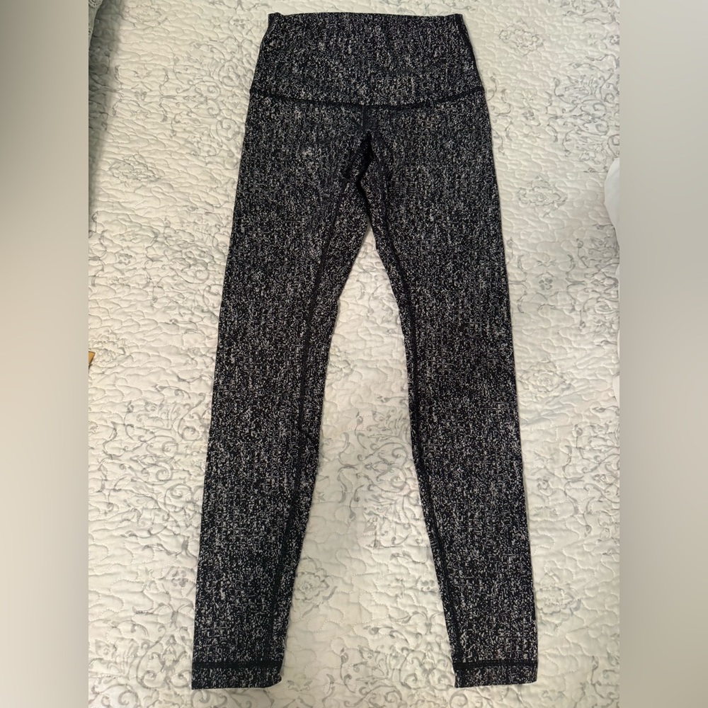 Lululemon like-new High Rise Align ankle length size 6